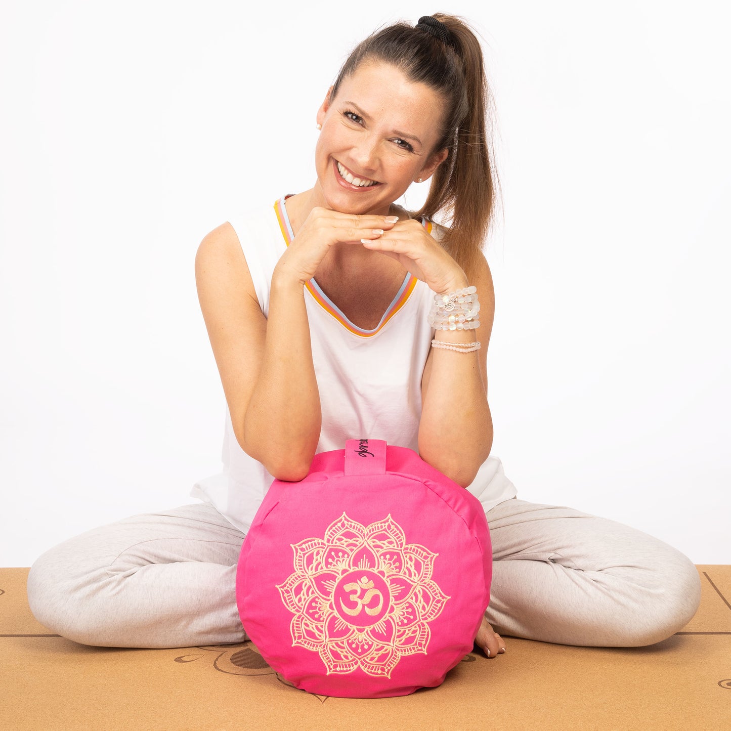 glanzvoller Yogakissen-Padma pink lotus-5483172947-40861 mit Evita