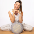 Yogakissen Blume des Lebens – Grau mit Goldstickerei