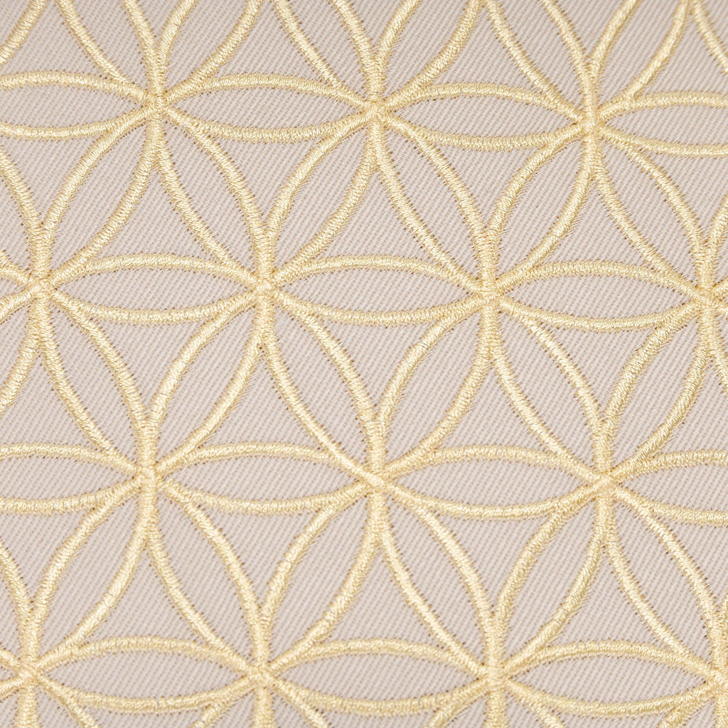 Yogakissen Blume des Lebens – Cremeweiß mit Goldstickerei