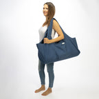 Yogatasche saphirblau mit Frau