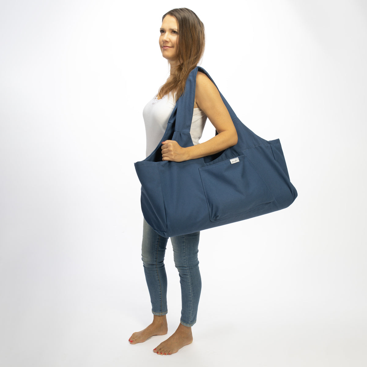 Yogatasche saphirblau mit Frau
