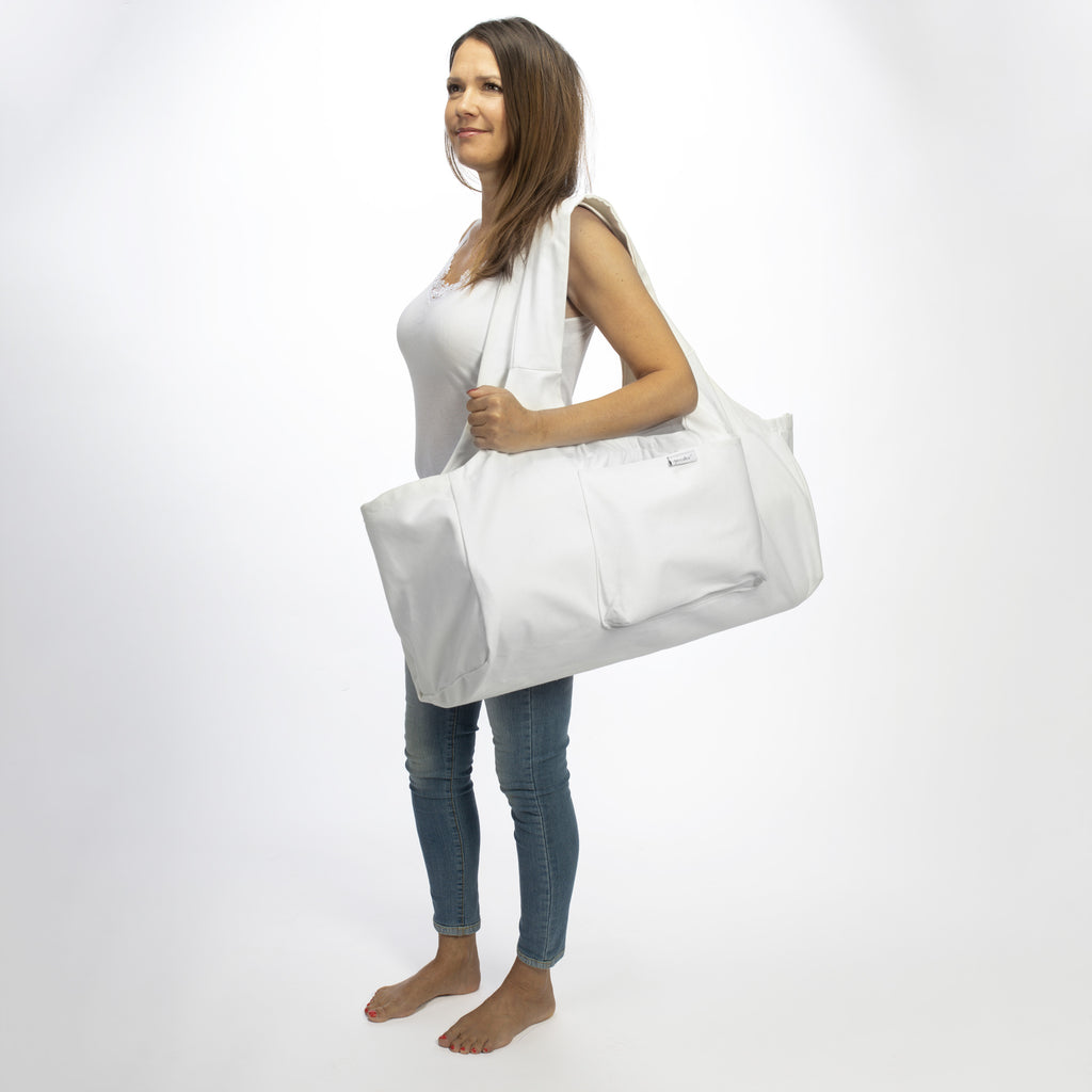 Yogatasche schneeweiß mit Frau